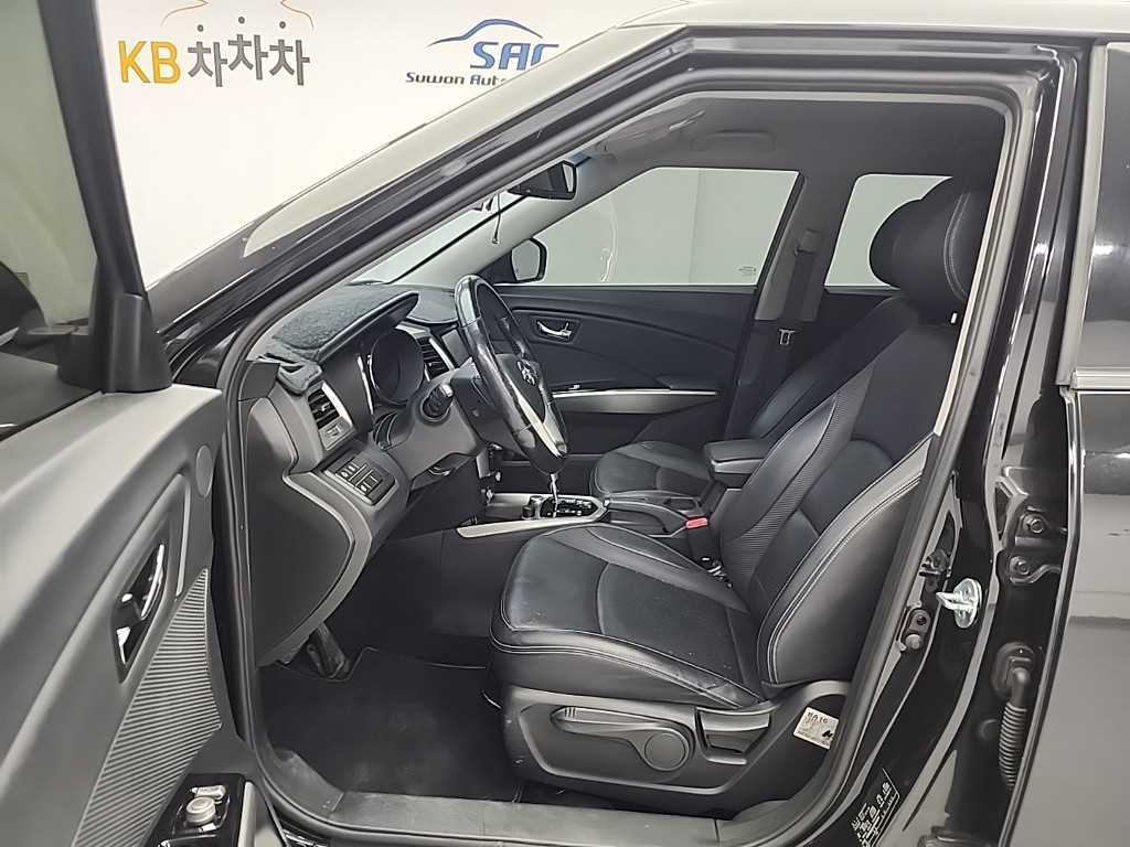 Ssangyong Tivoli 2015 Negro - Importación desde Corea - HF Imports Iquique - Foto 13