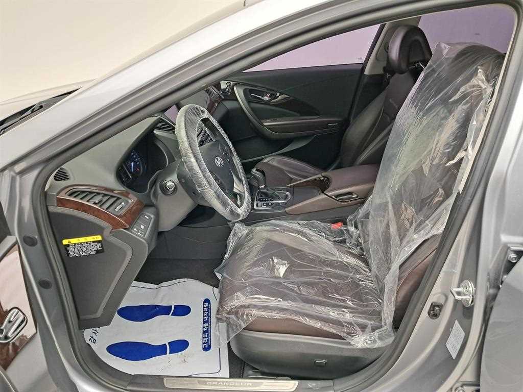 HYUNDAI Grandeur - Vista 11