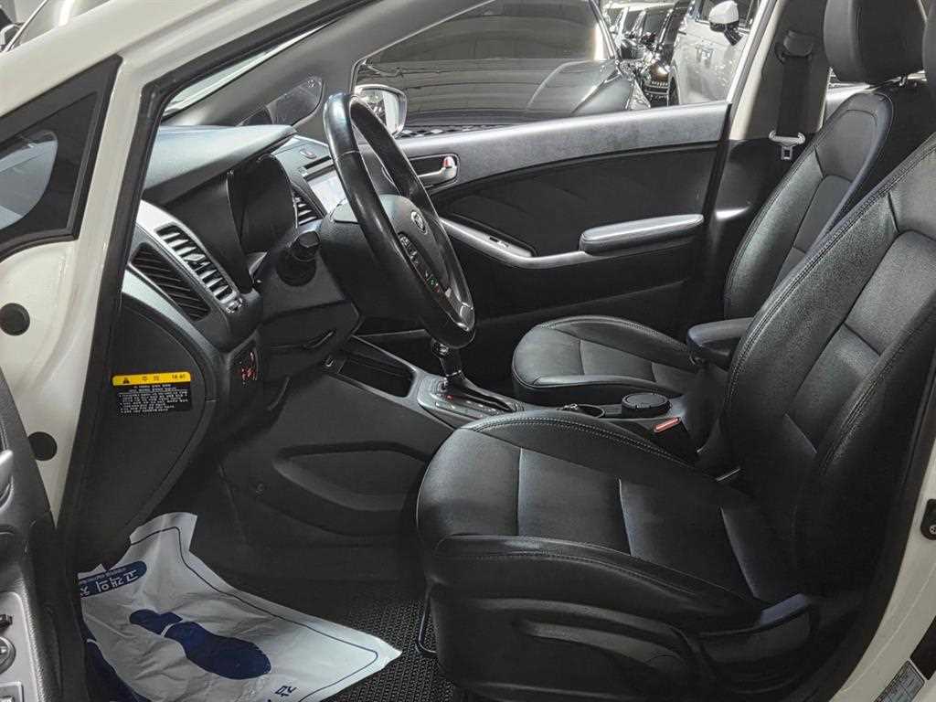 KIA K3 - Vista 10