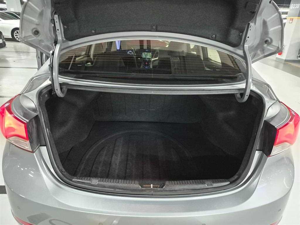 HYUNDAI Avante 2015 Gris - Importación desde Corea - HF Imports Iquique - Foto 15