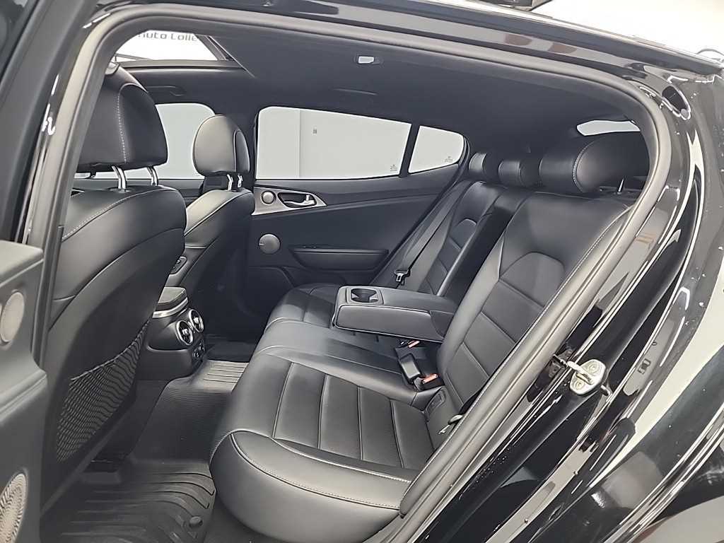 KIA Stinger - Vista 12