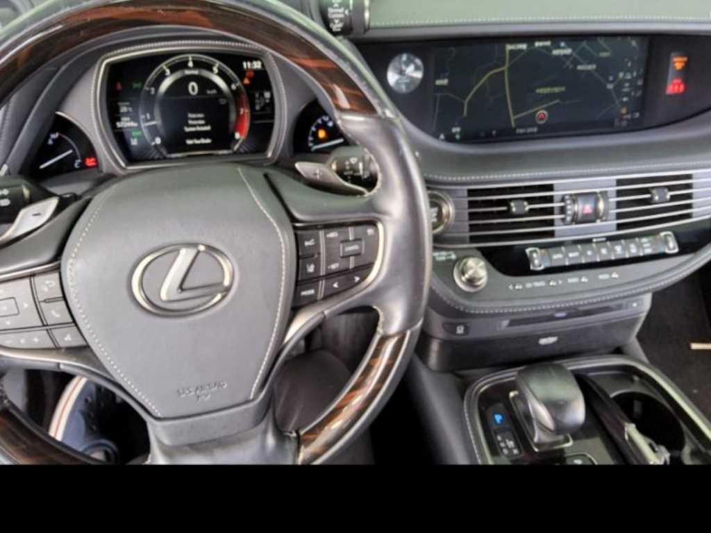 Lexus LS - Vista 6