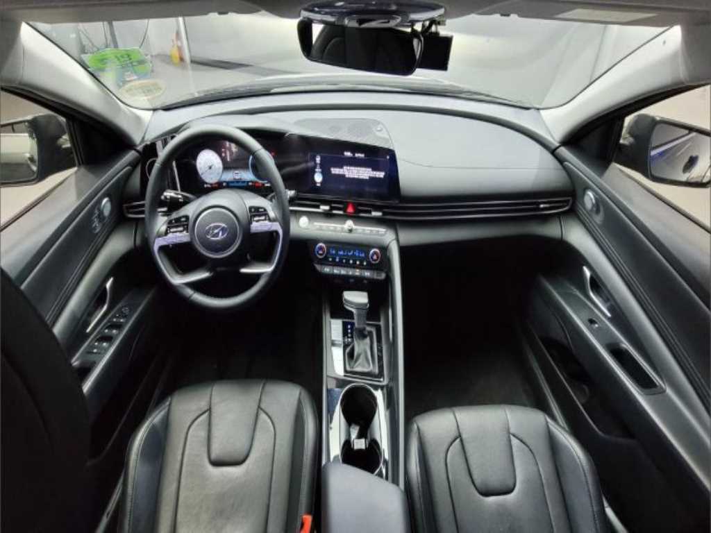 HYUNDAI Avante - Vista 10
