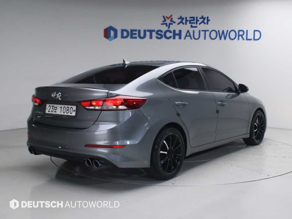 HYUNDAI Avante - Vista 2