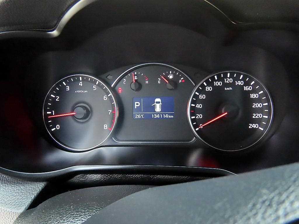KIA Carens - Vista 11