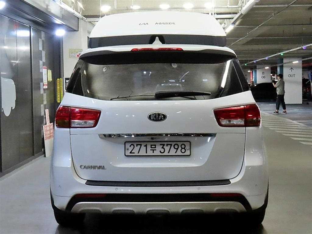 KIA Carnival - Vista 5