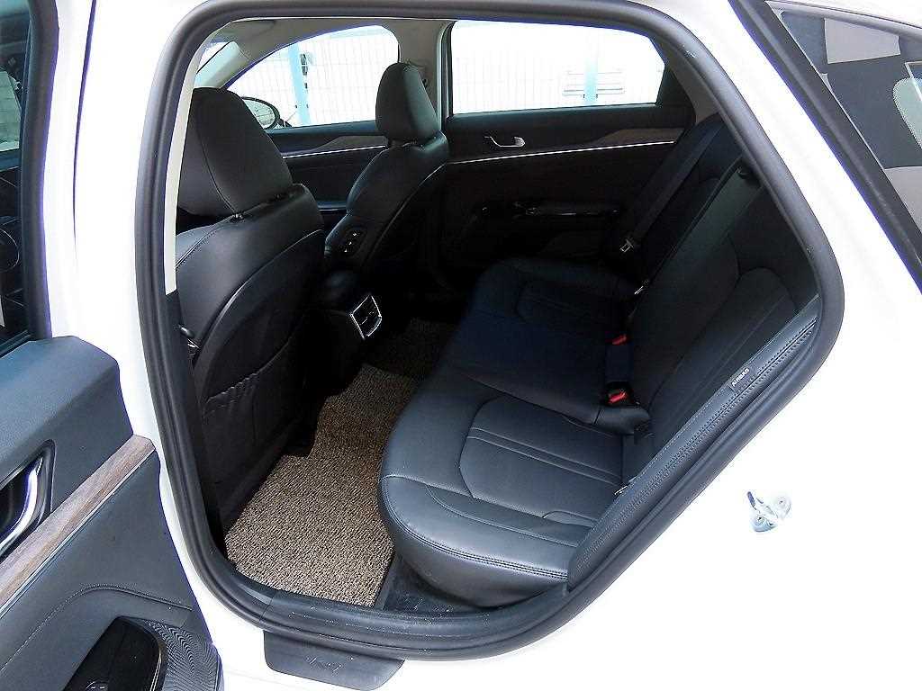 KIA K5 - Vista 6