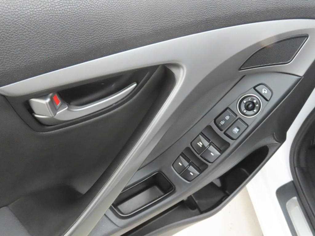 HYUNDAI Avante - Vista 9