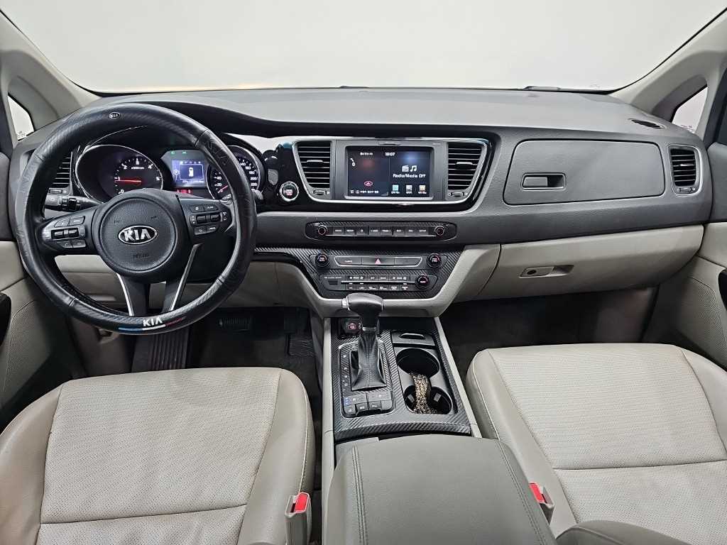 KIA Carnival - Vista 9