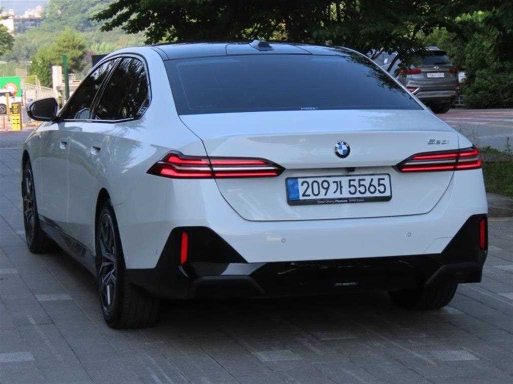BMW 5 Series - Vista 4