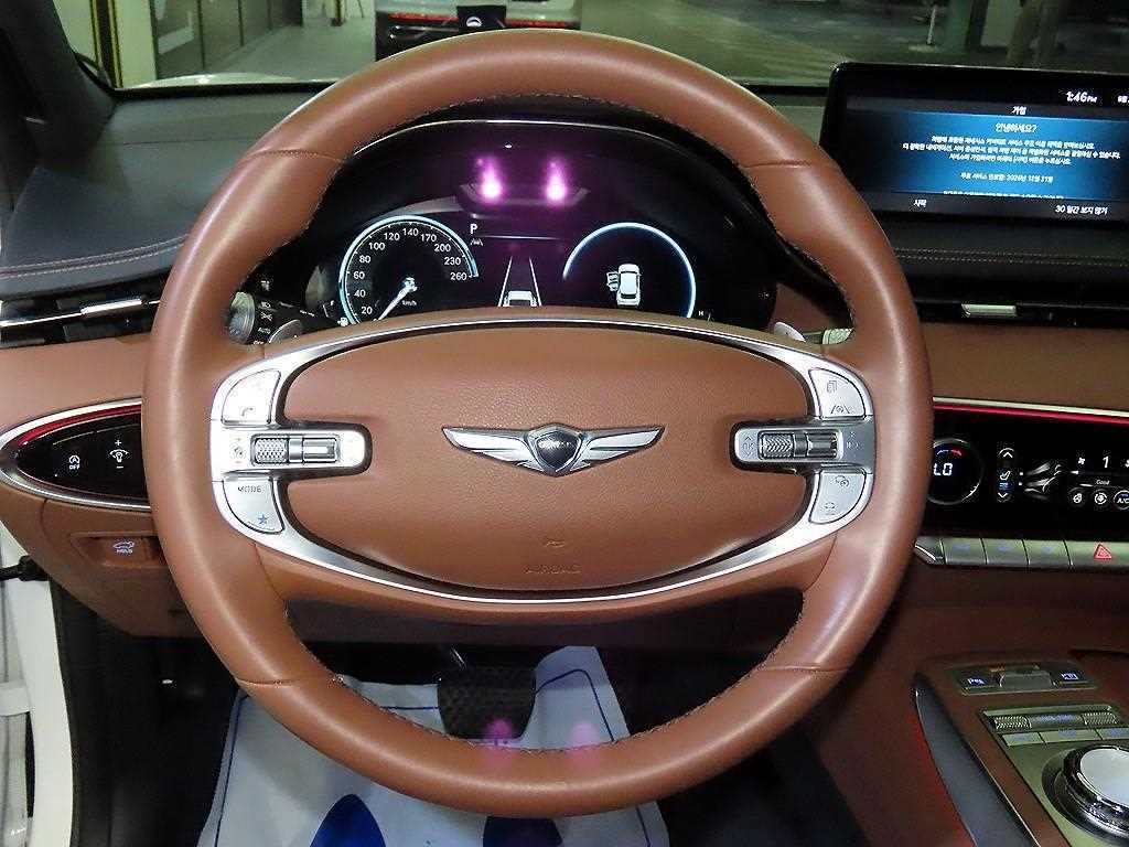 Genesis GV70 - Vista 8