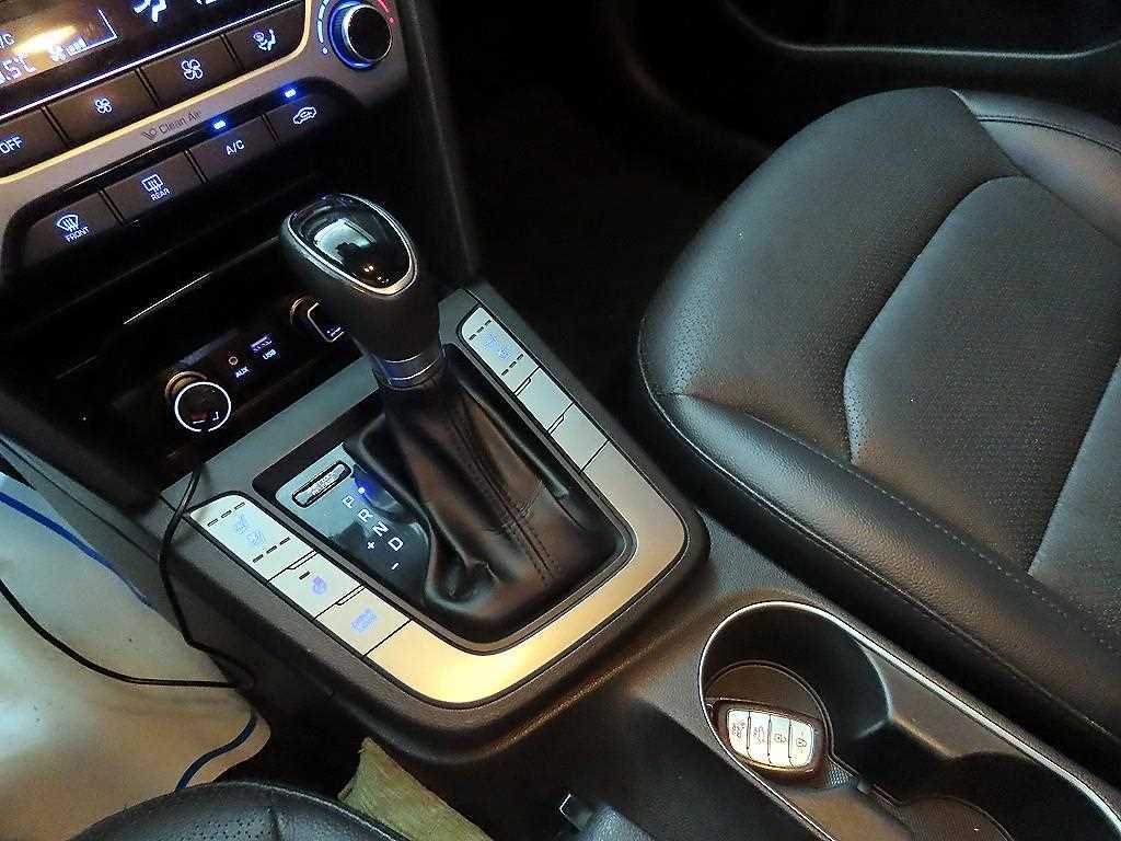 HYUNDAI Avante - Vista 12