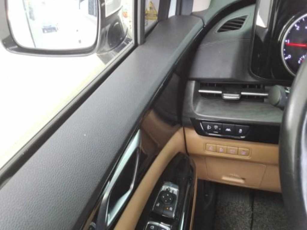KIA Carnival - Vista 3