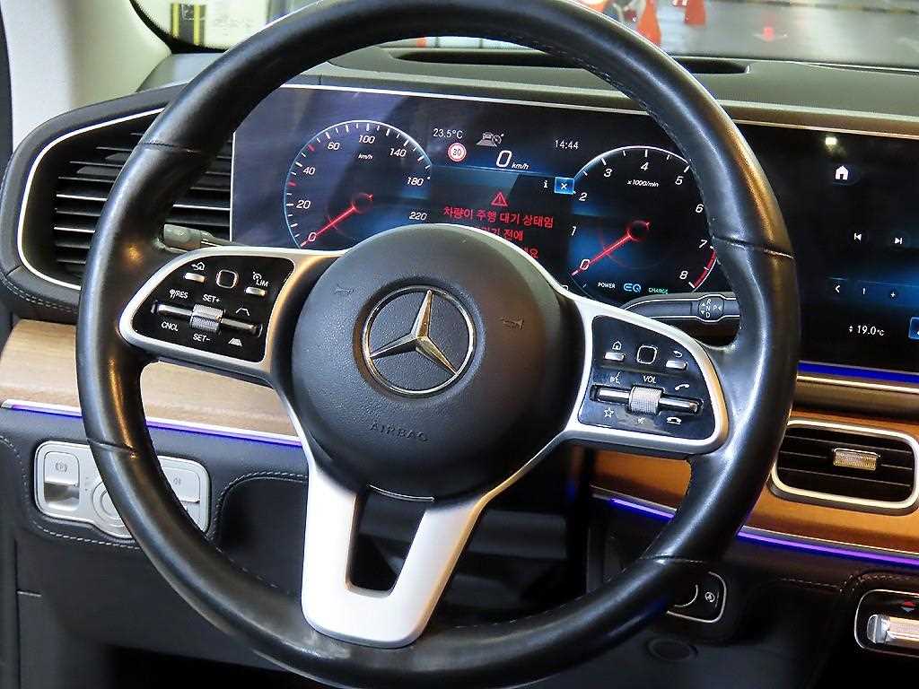 Mercedes Benz GLE Class - Vista 8