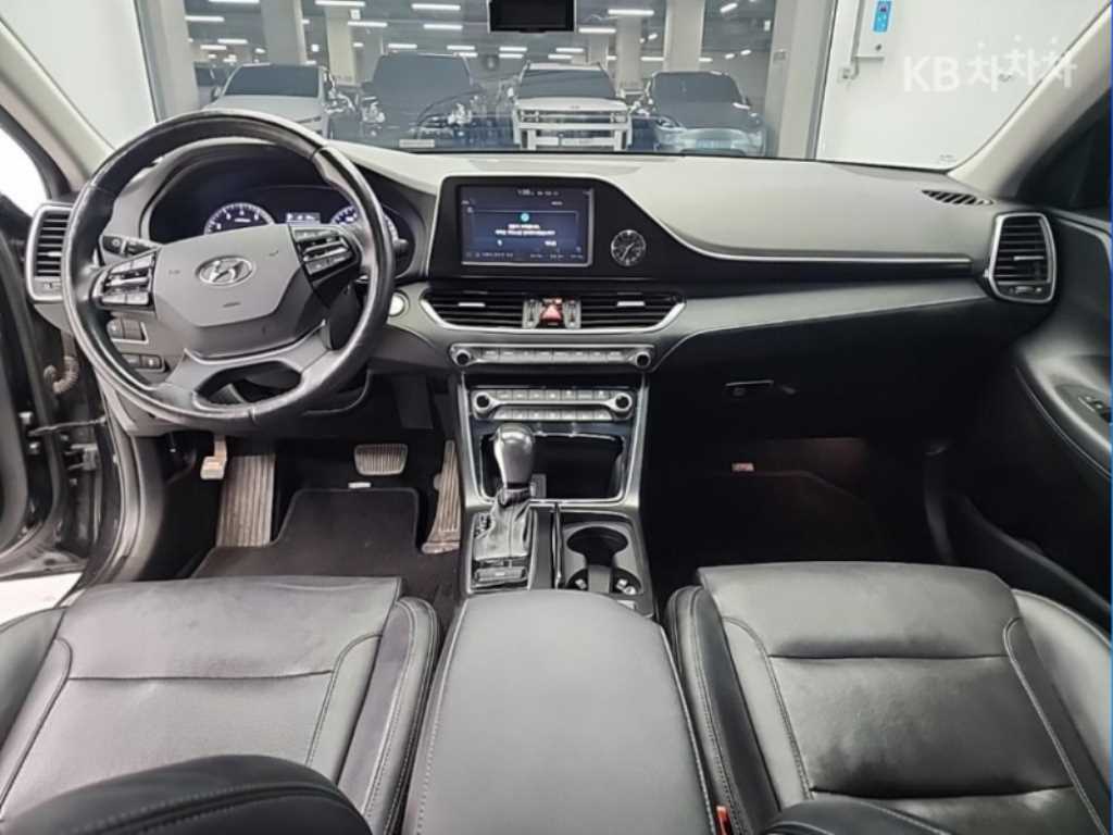 HYUNDAI Grandeur - Vista 9