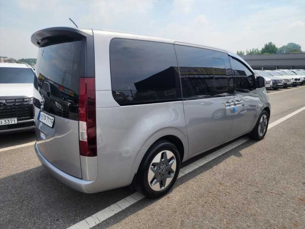 HYUNDAI Staria - Vista 6
