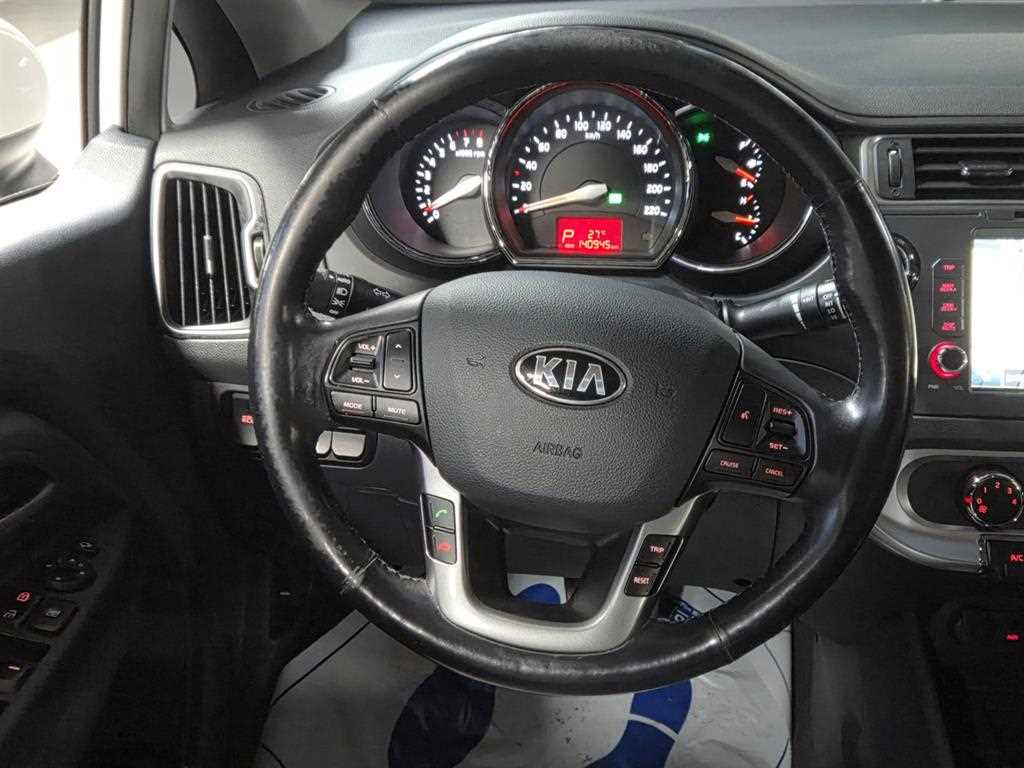 KIA Pride - Vista 8