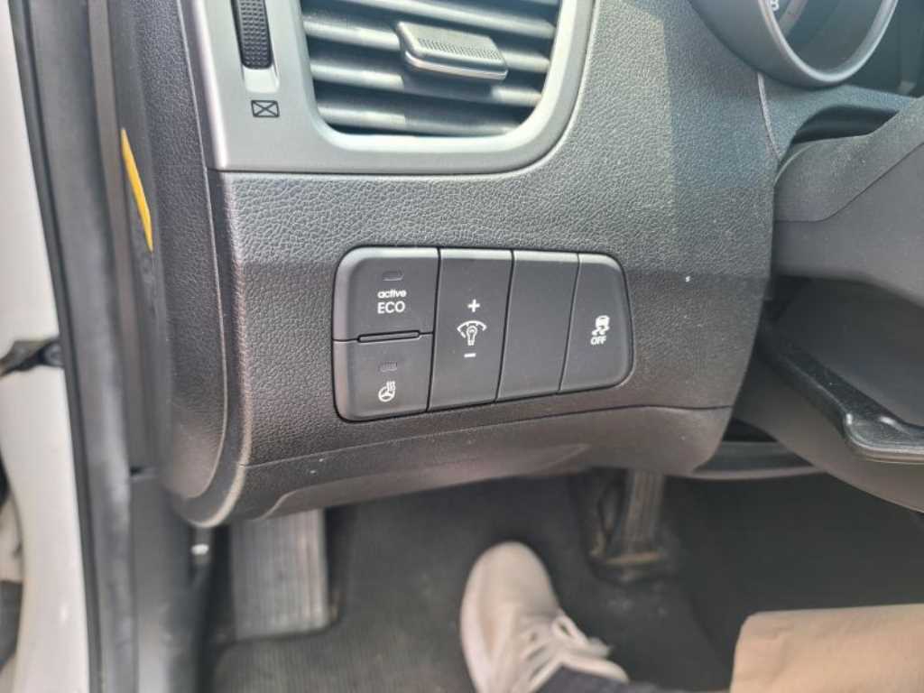 HYUNDAI Avante - Vista 11