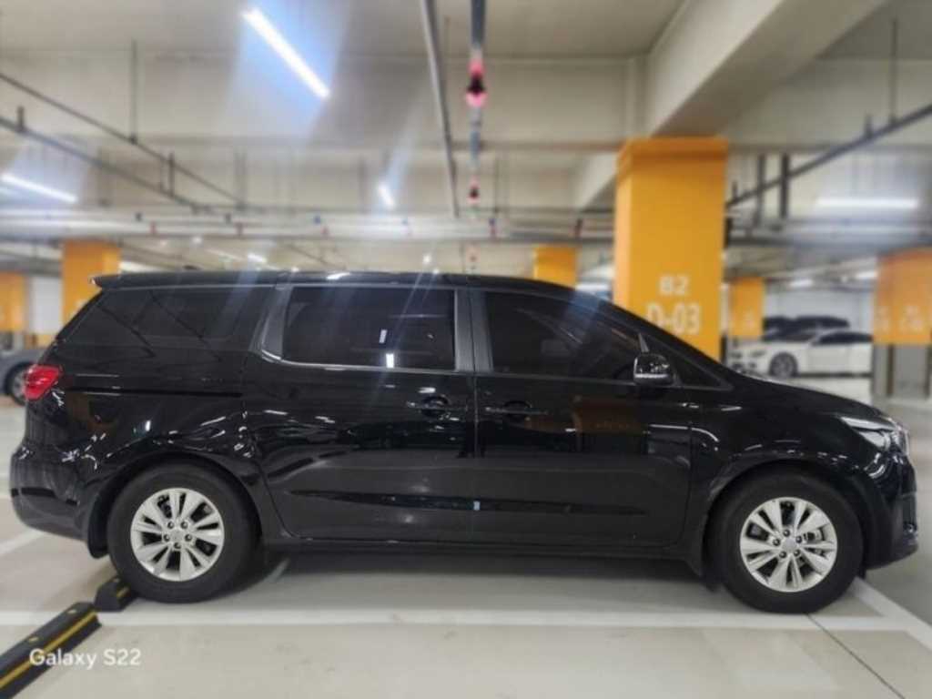 KIA Carnival - Vista 4