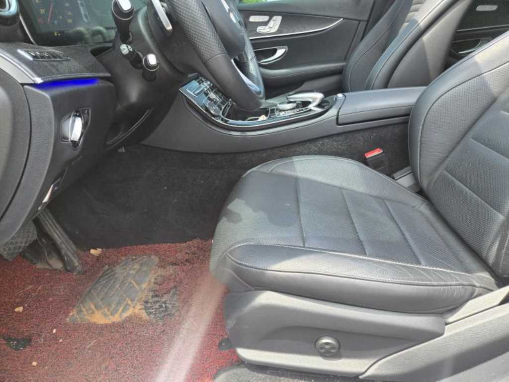 Mercedes Benz E class - Vista 8