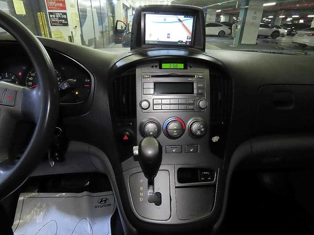 HYUNDAI Starex - Vista 11