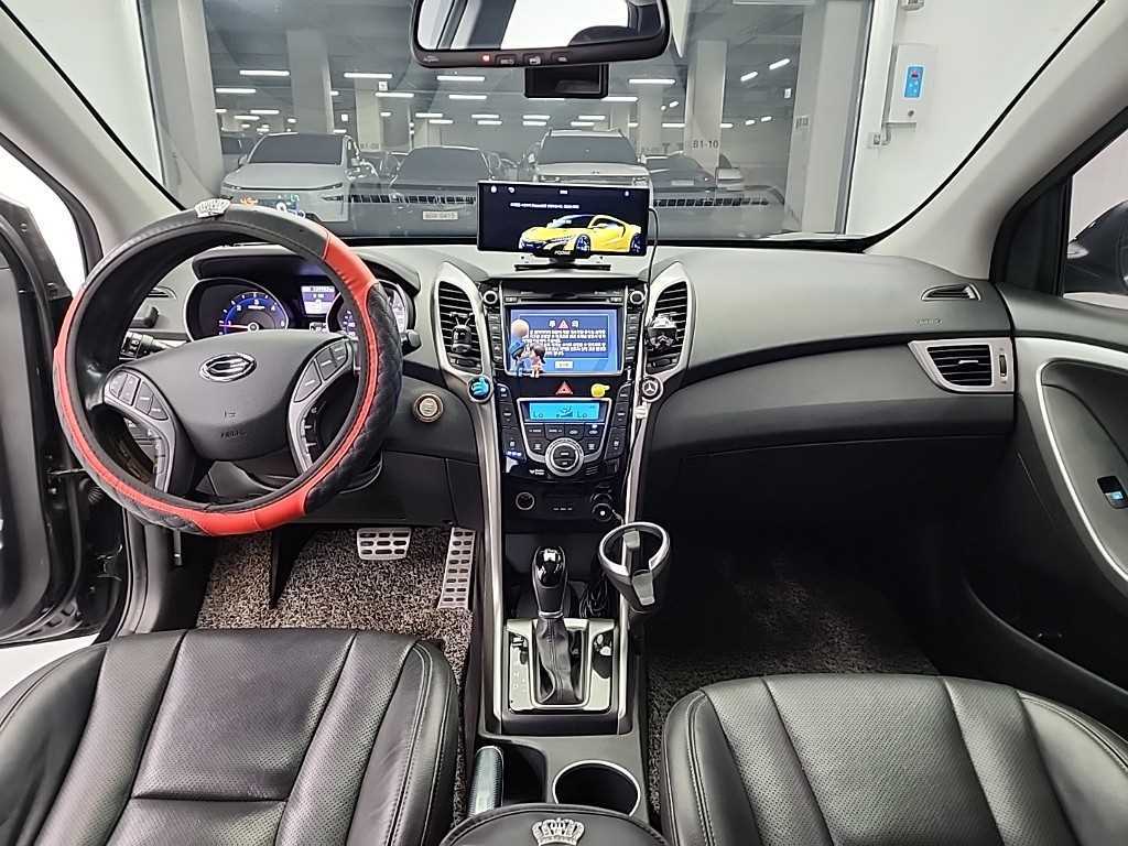 HYUNDAI i30 - Vista 7