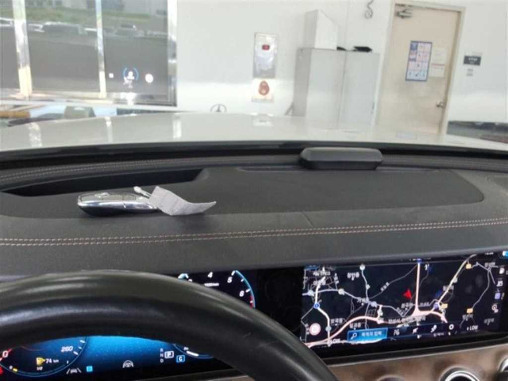 Mercedes Benz E class - Vista 8