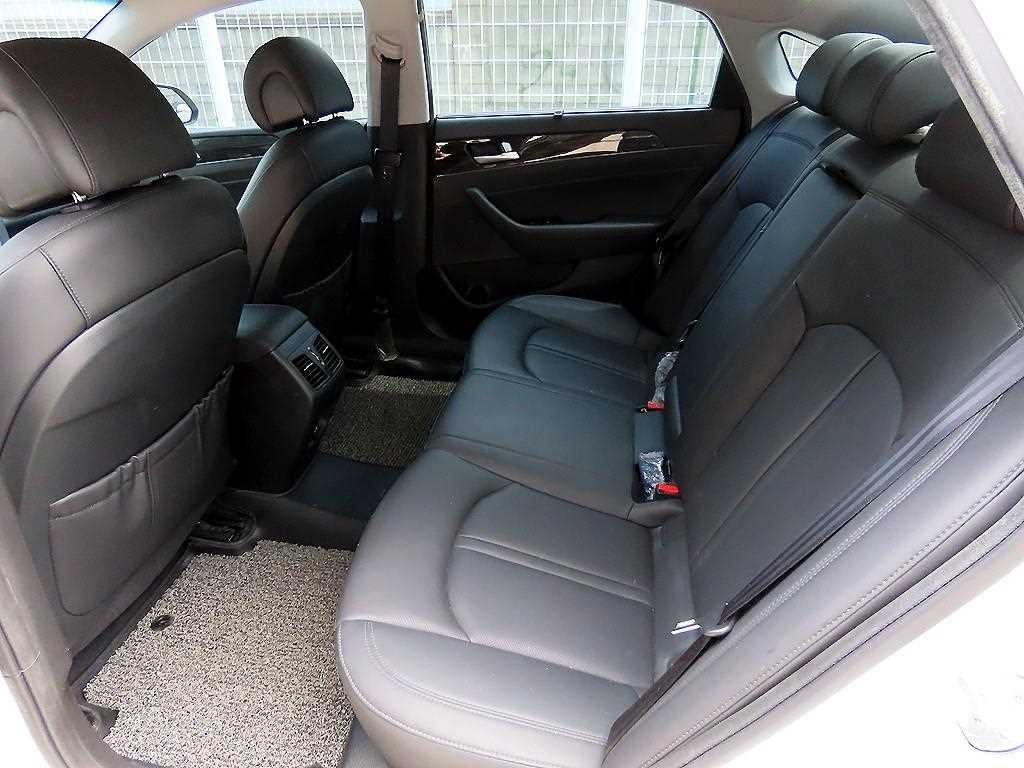 HYUNDAI Sonata - Vista 6