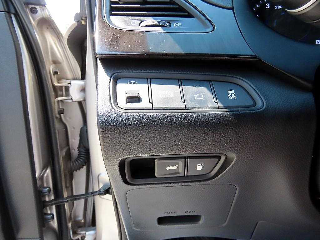 HYUNDAI Grandeur - Vista 11