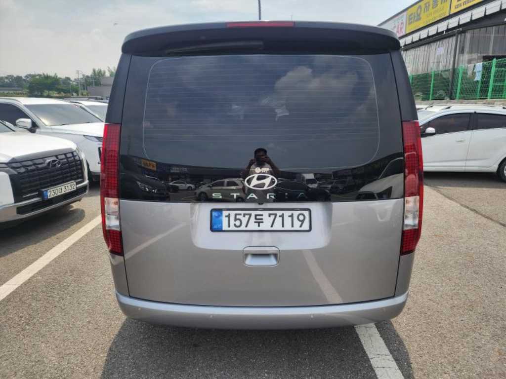 HYUNDAI Staria - Vista 5