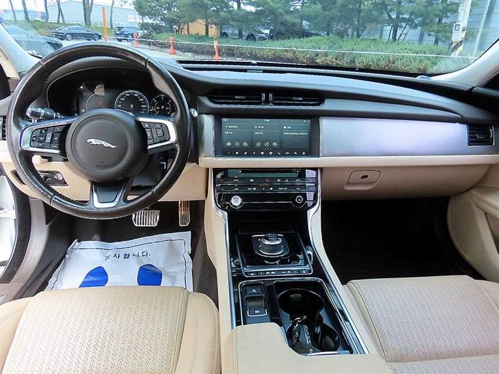 Jaguar XF - Vista 7