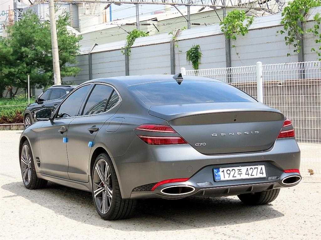 Genesis G70 - Vista 3