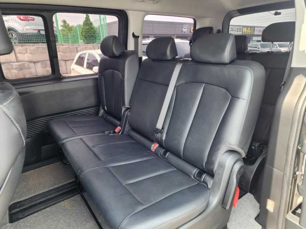 HYUNDAI Staria - Vista 12