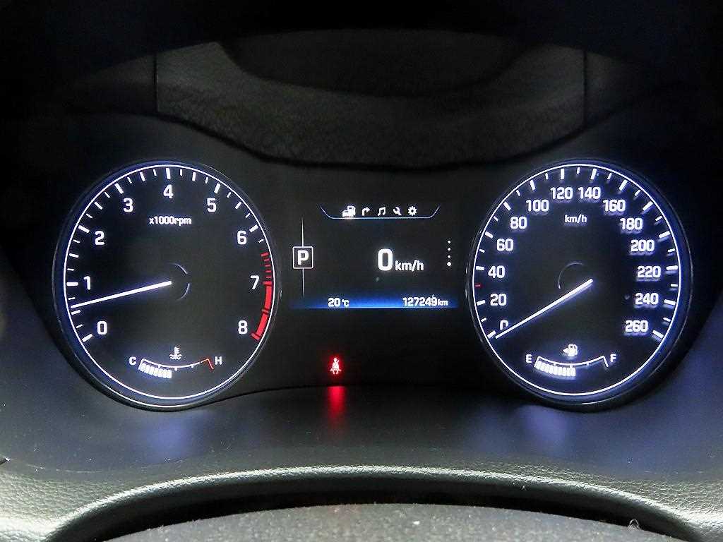HYUNDAI Genesis - Vista 6