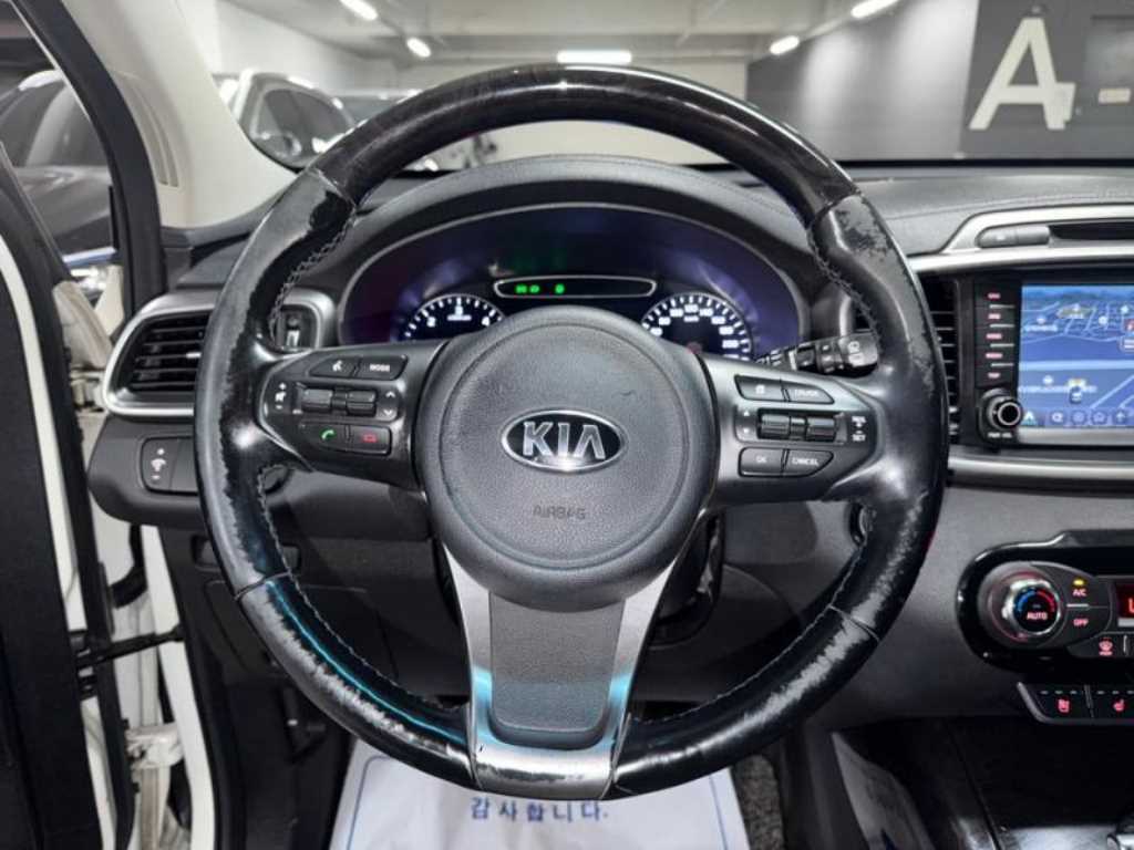 KIA Sorento - Vista 8