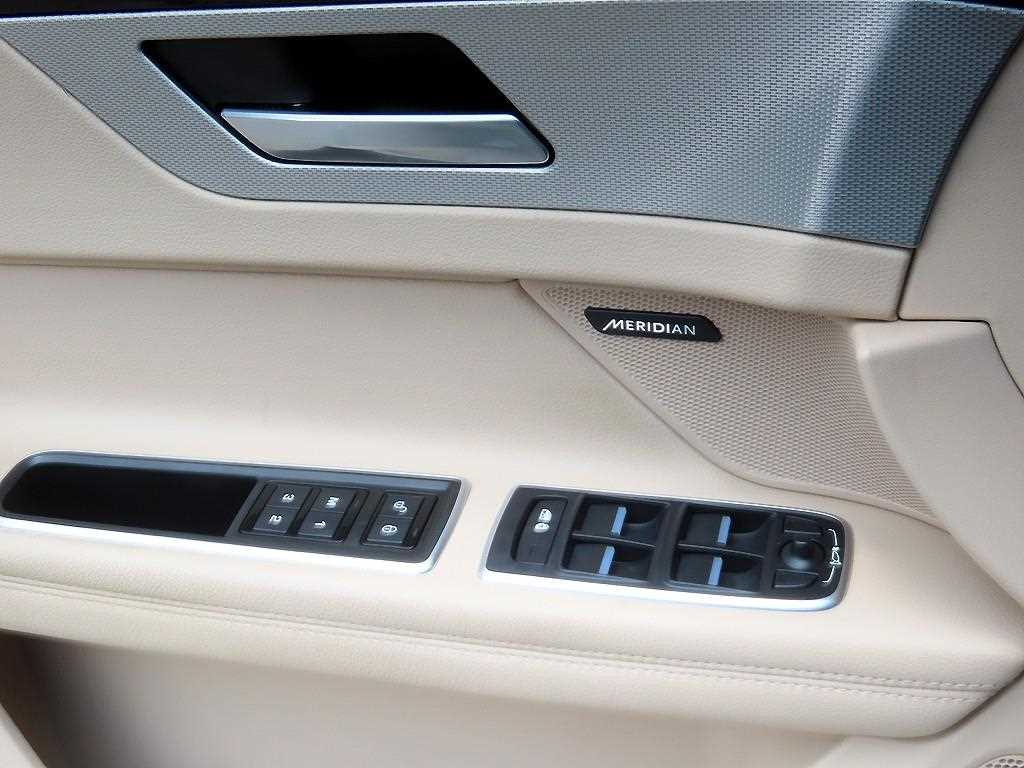 Jaguar XF - Vista 12