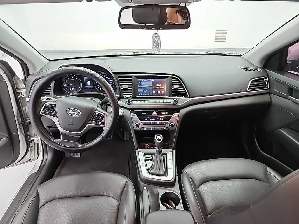 HYUNDAI Avante - Vista 7