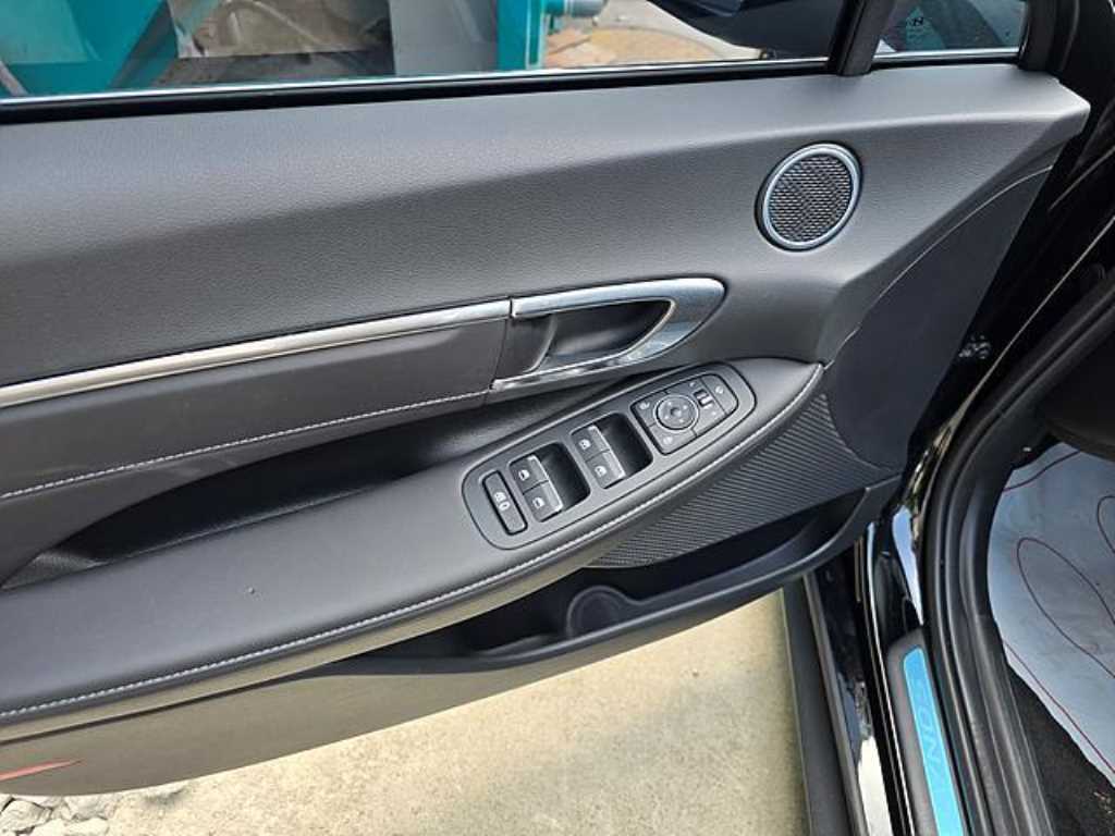 HYUNDAI Sonata - Vista 12