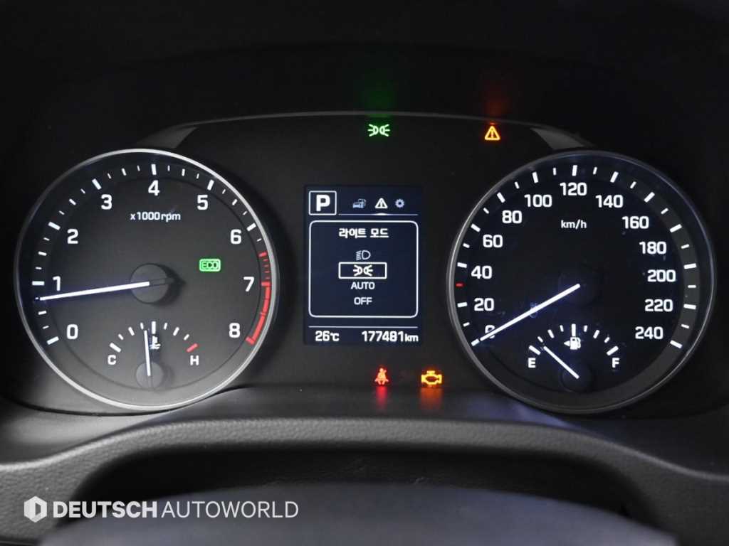 HYUNDAI Avante - Vista 8