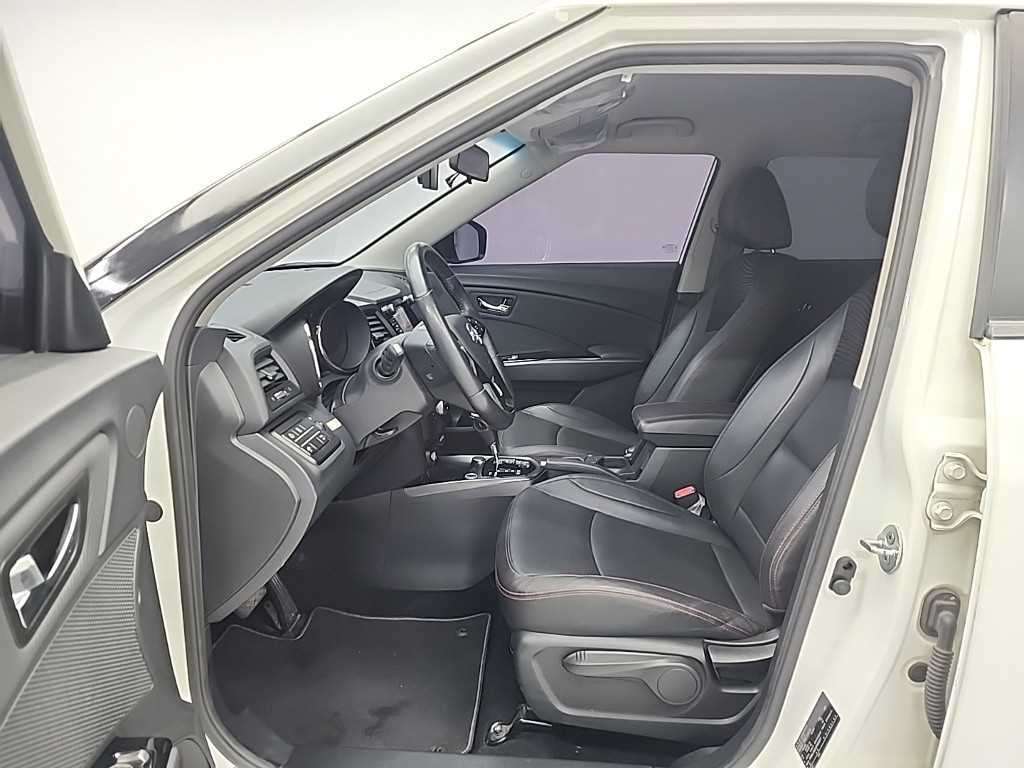 Ssangyong Tivoli - Vista 11