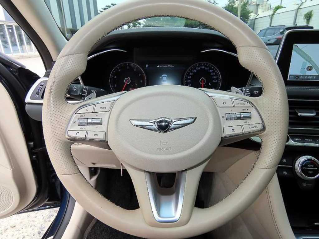 Genesis G70 - Vista 8