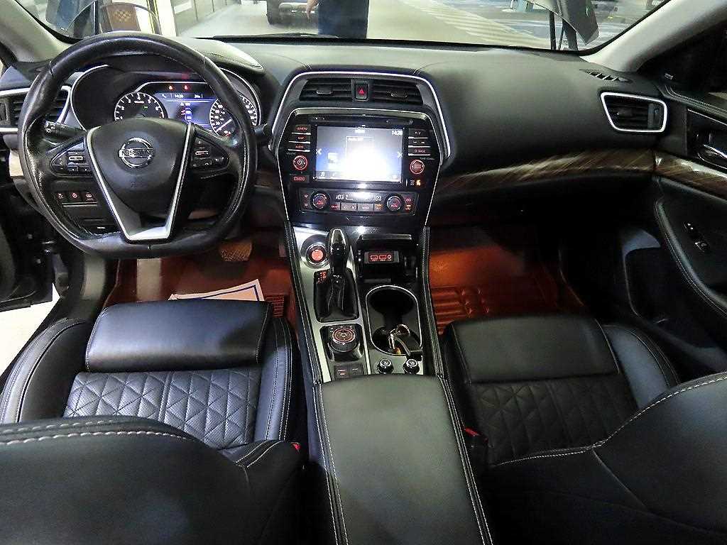 Nissan Maxima - Vista 12