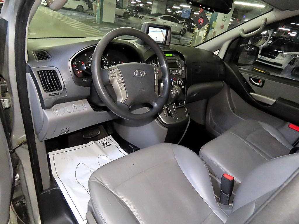HYUNDAI Starex - Vista 10