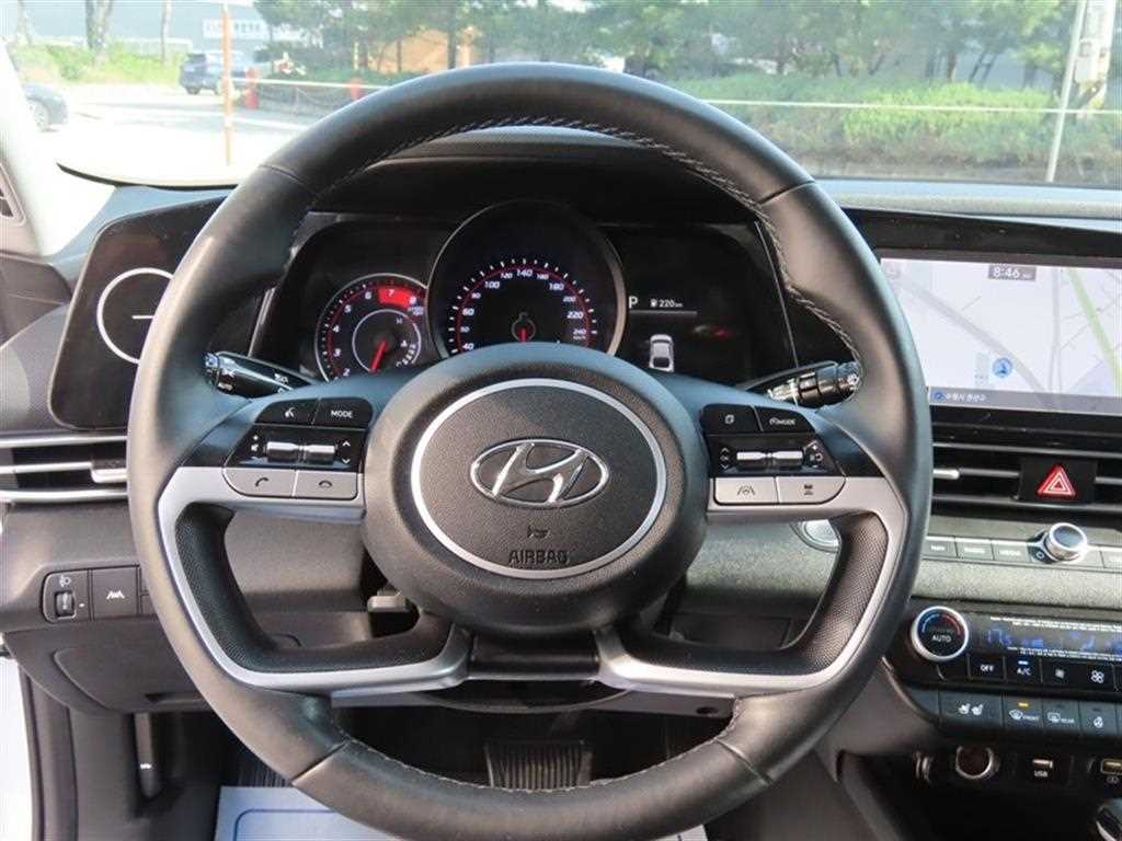 HYUNDAI Avante - Vista 9