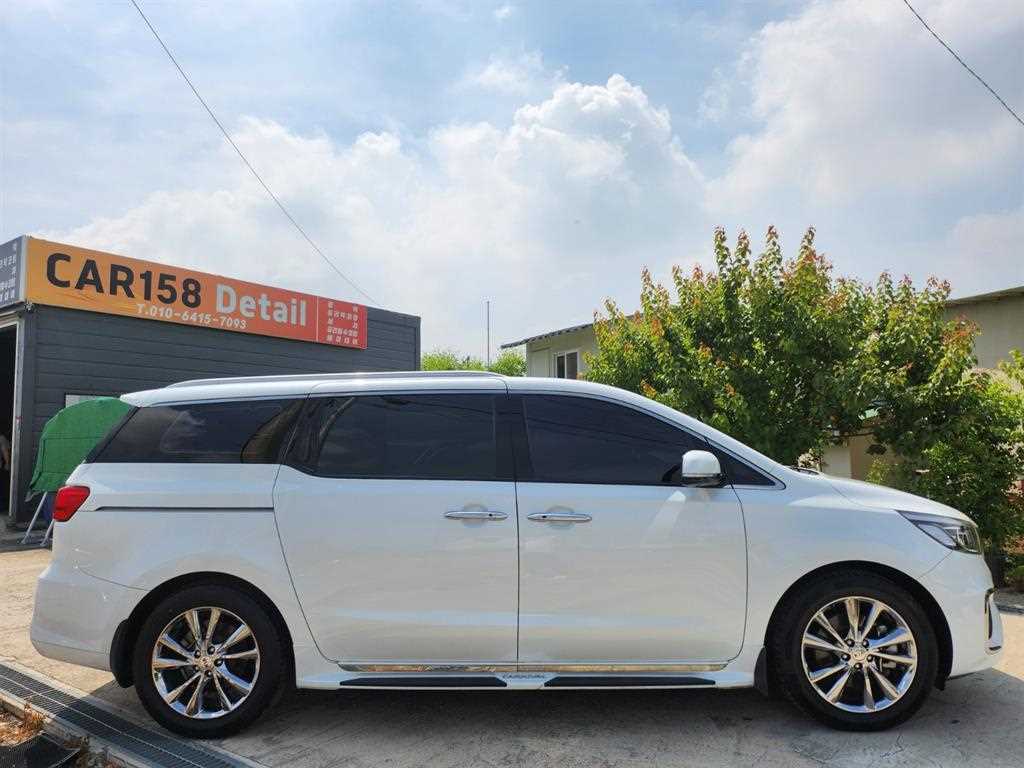 KIA Carnival - Vista 3