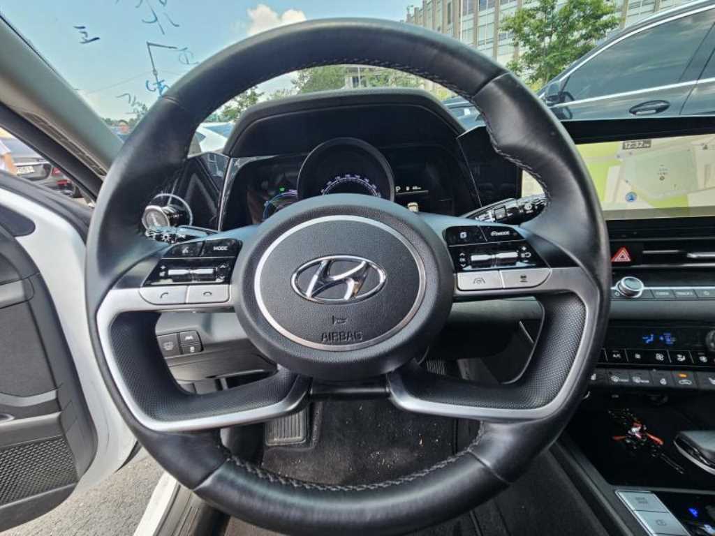 HYUNDAI Avante - Vista 12
