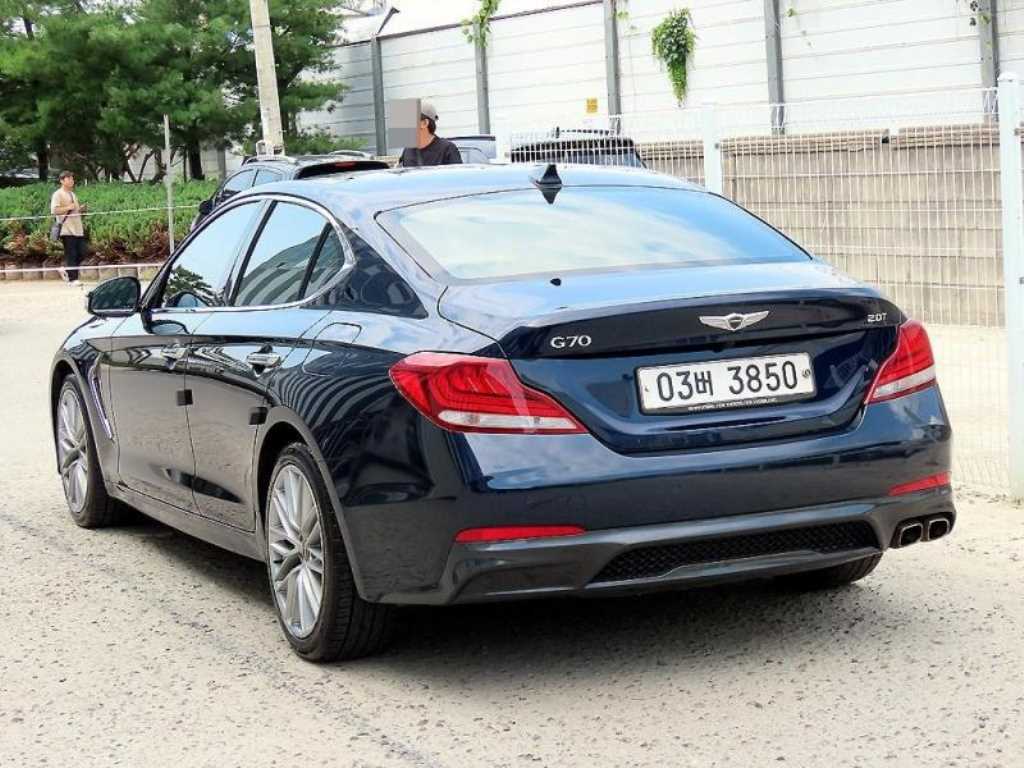 Genesis G70 - Vista 4