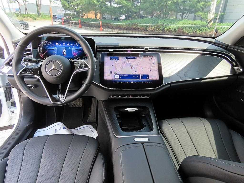 Mercedes Benz E class - Vista 8