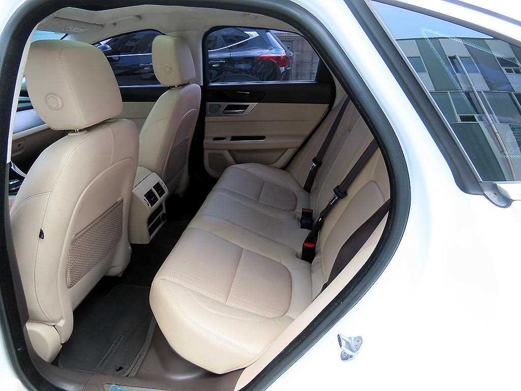 Jaguar XF - Vista 6