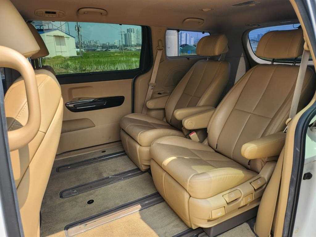 KIA Carnival - Vista 11